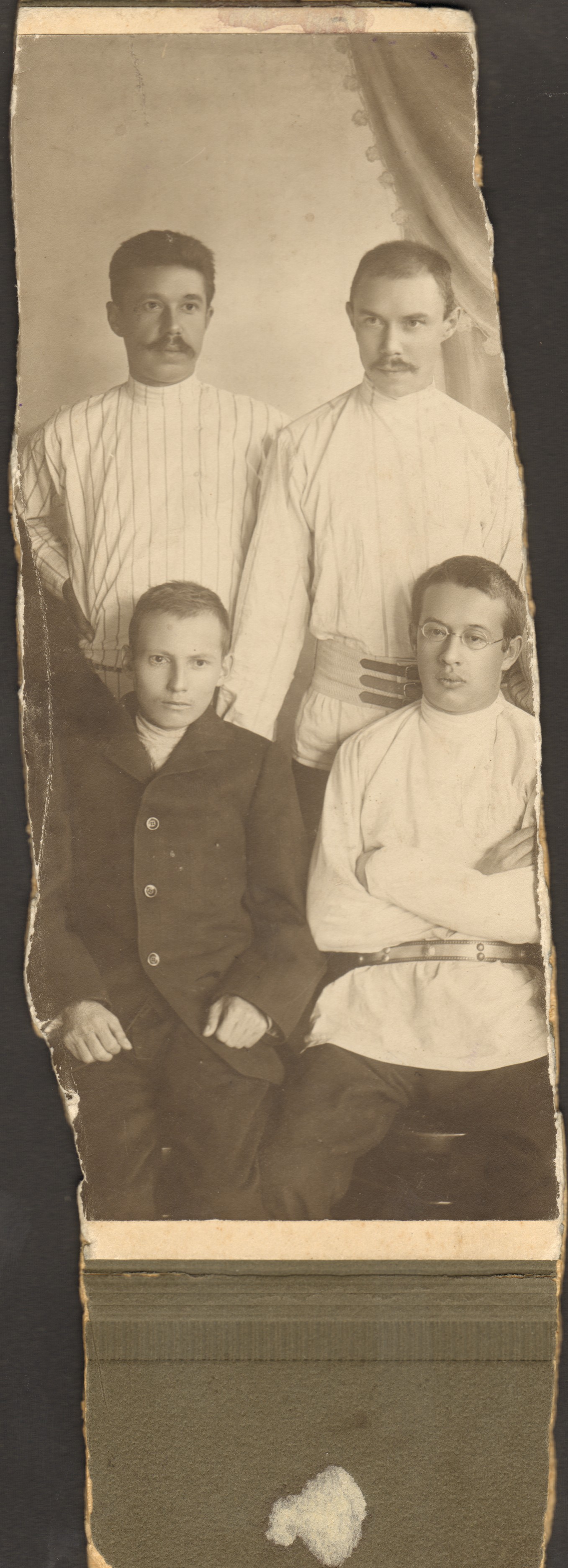 Г.Тукай с друзьями Фатихом Амирханом, Гафуром и Каюмом Кулахметовыми