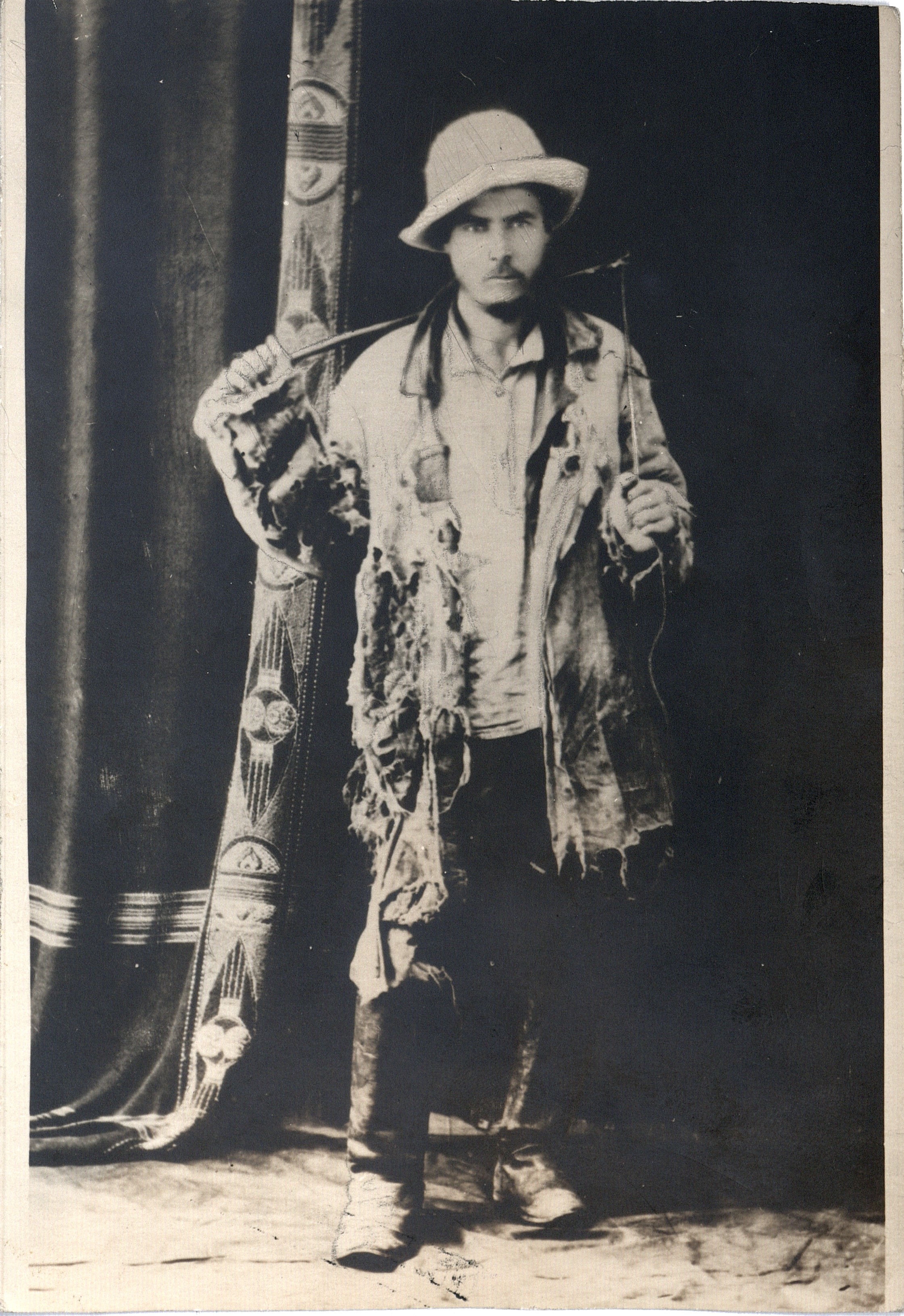 Г.Ибрагимов после возвращения из тыла армии Колчака в одежде обозчика