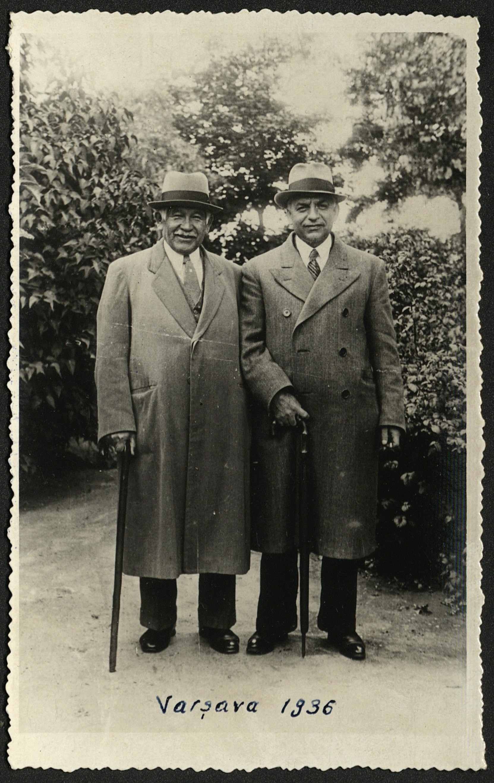 Гаяз Исхаки на прогулке