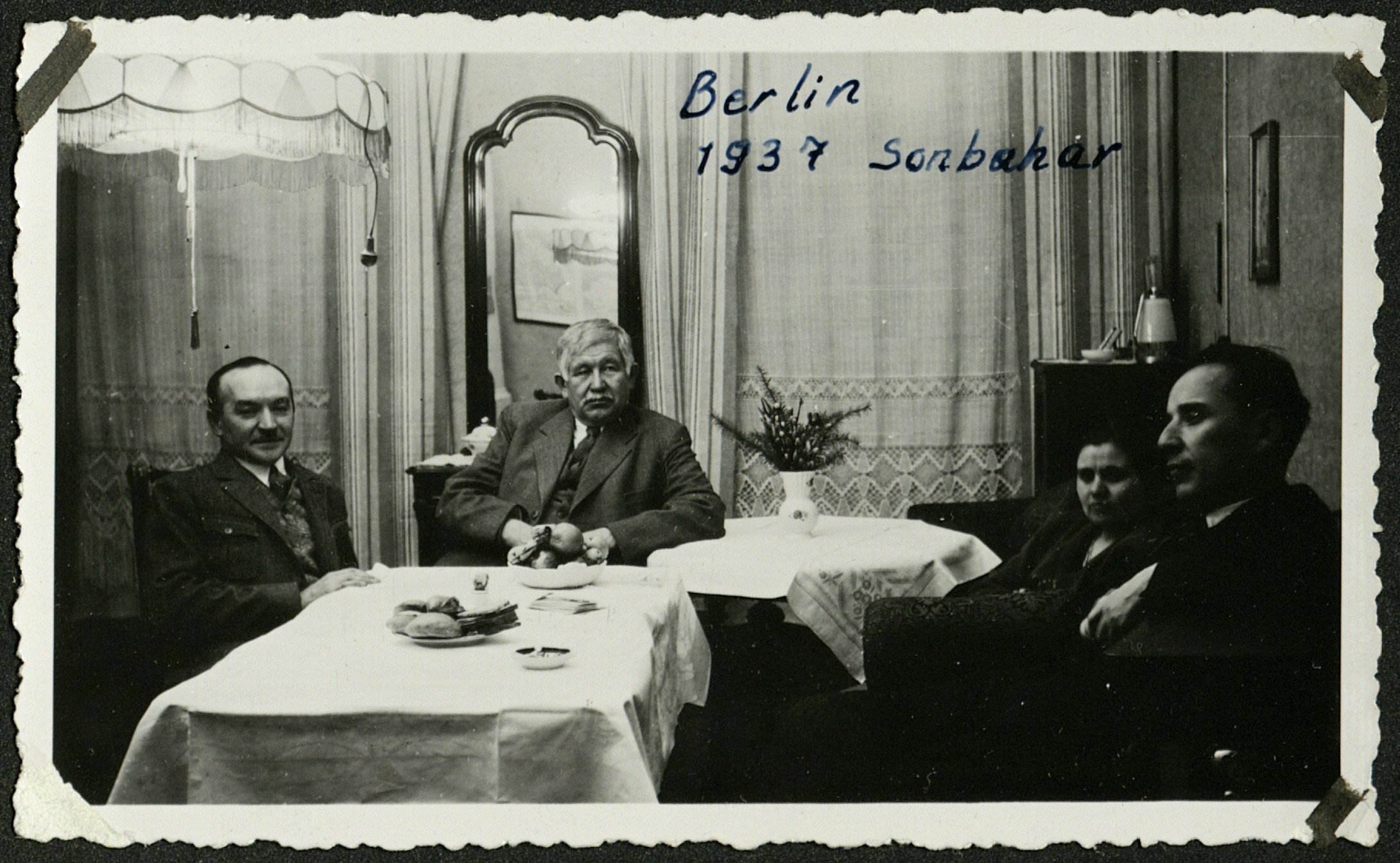 Г.Исхаки, Сагадат Исхаки-Чагатай, Тахир Чагатай в доме Гани Усмана