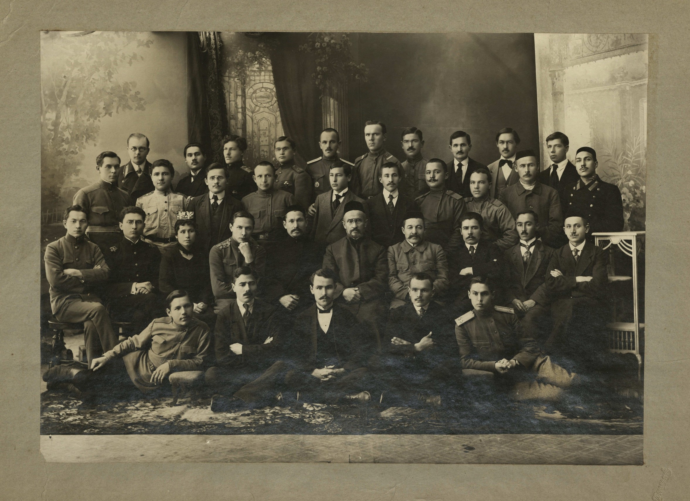 Г.Ибрагимов вместе с представителями фракции тупракчылар (территориалисты) в Миллэт Меджлиси