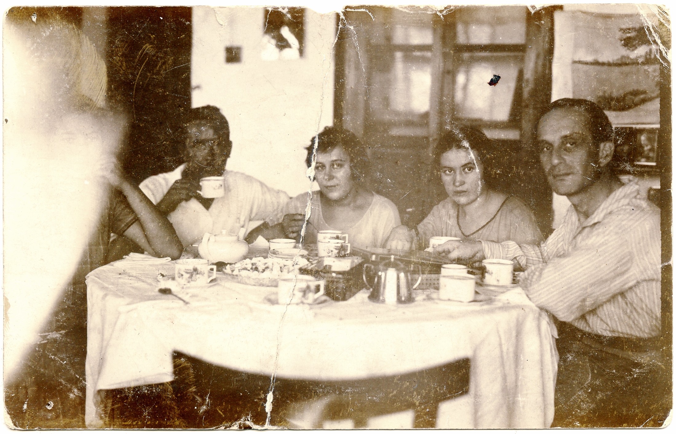 Ибрагим Амирханов с друзьями