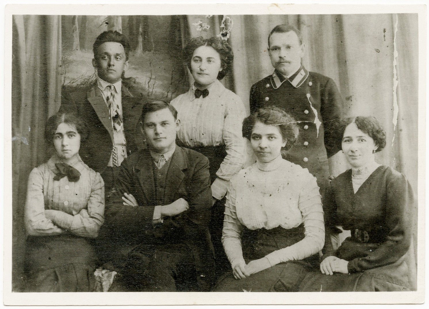 Группа членов кружка "Шимбэ"