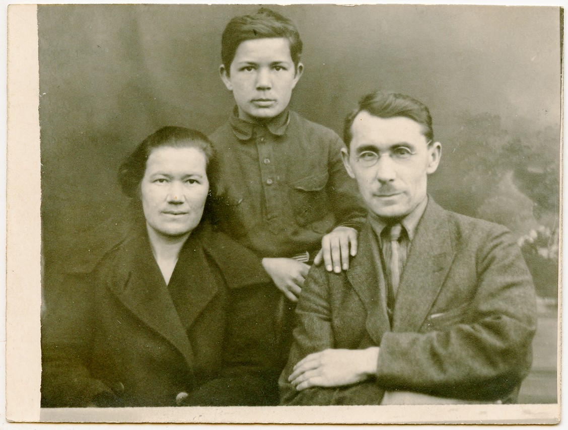 Гибад Алпаров со своей семьей