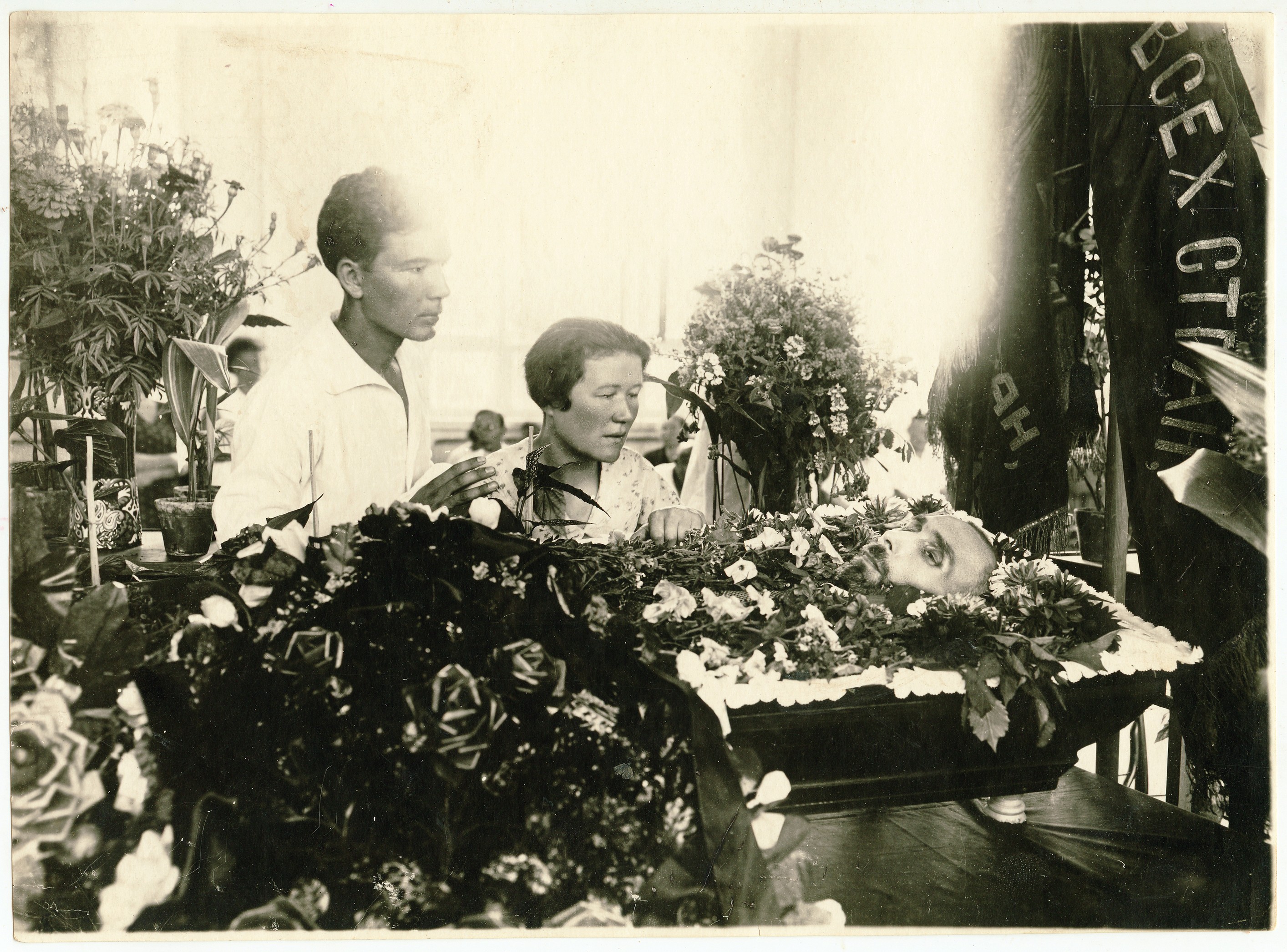 Похороны известного ученого- языковеда Гибада Алпарова 