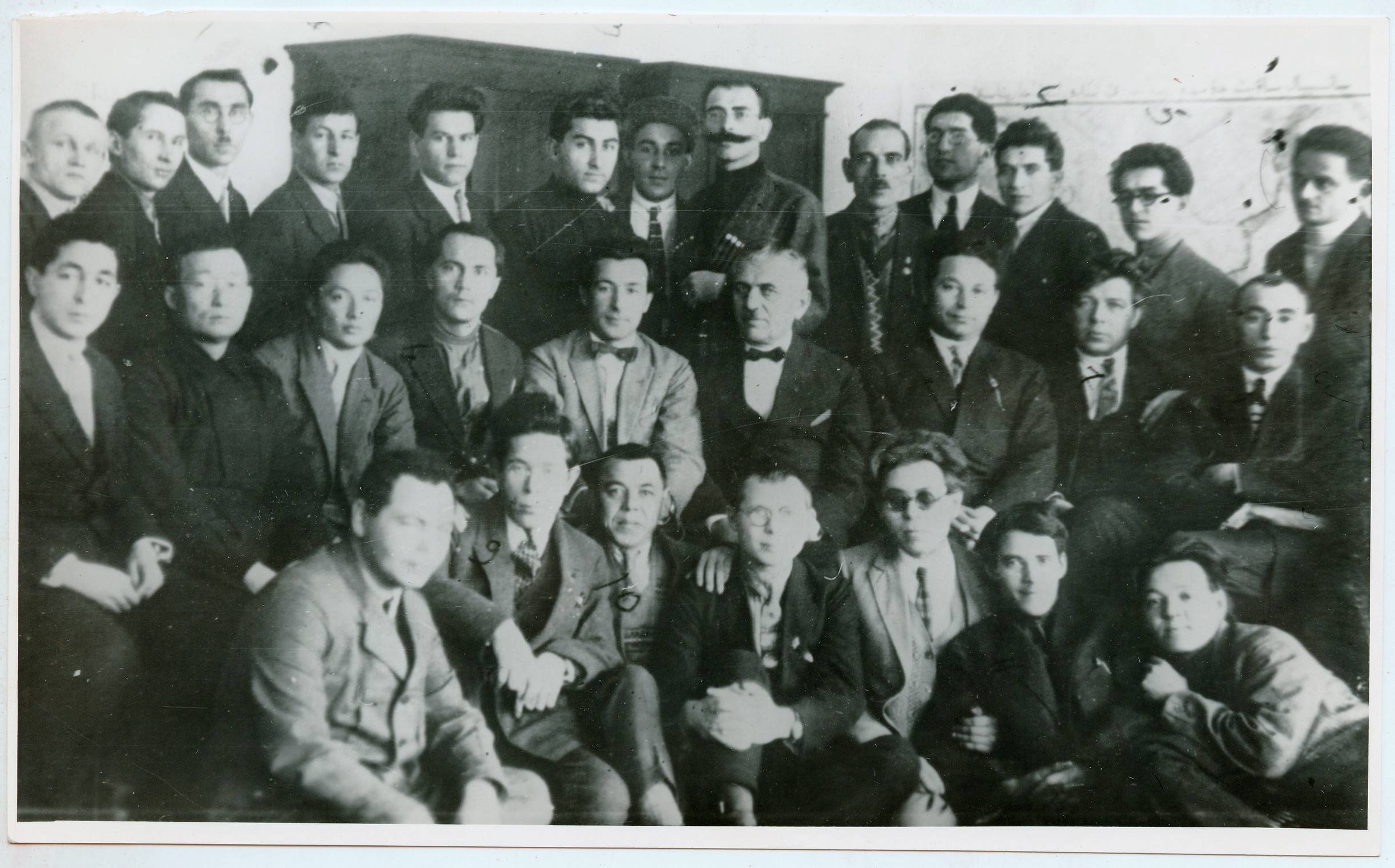 Коллективный снимок писателей и журналистов