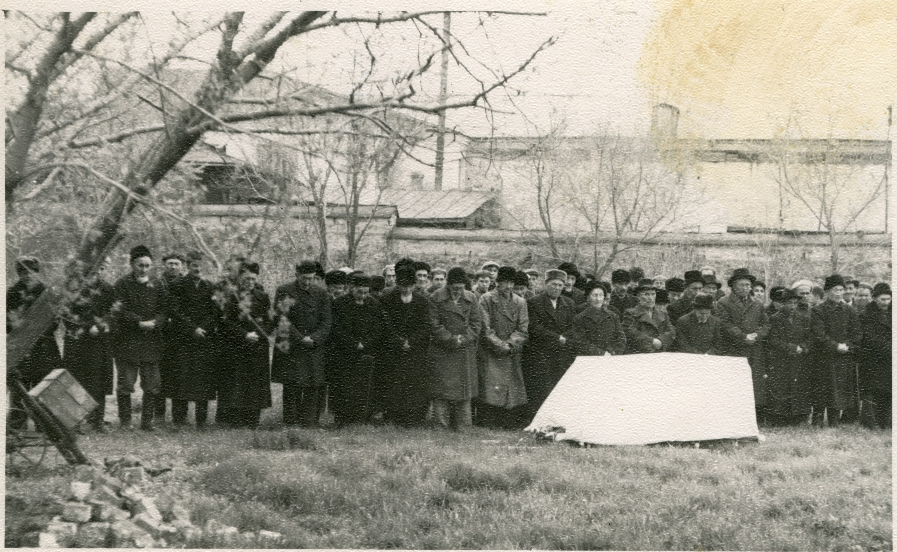 Погребальная церемония  в Троицке