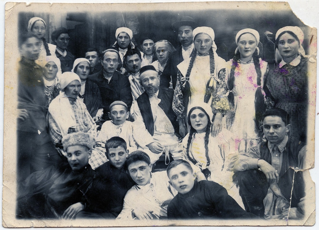 Члены татарского драмкружка при Актюбинском железнодорожном клубе