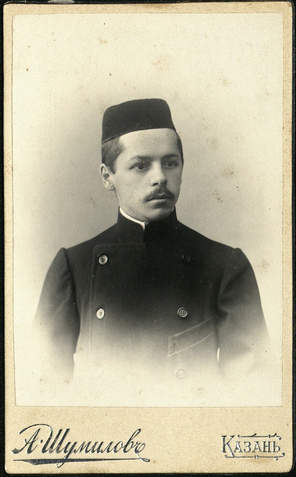 Ахмедгарей Хасани в молодости 