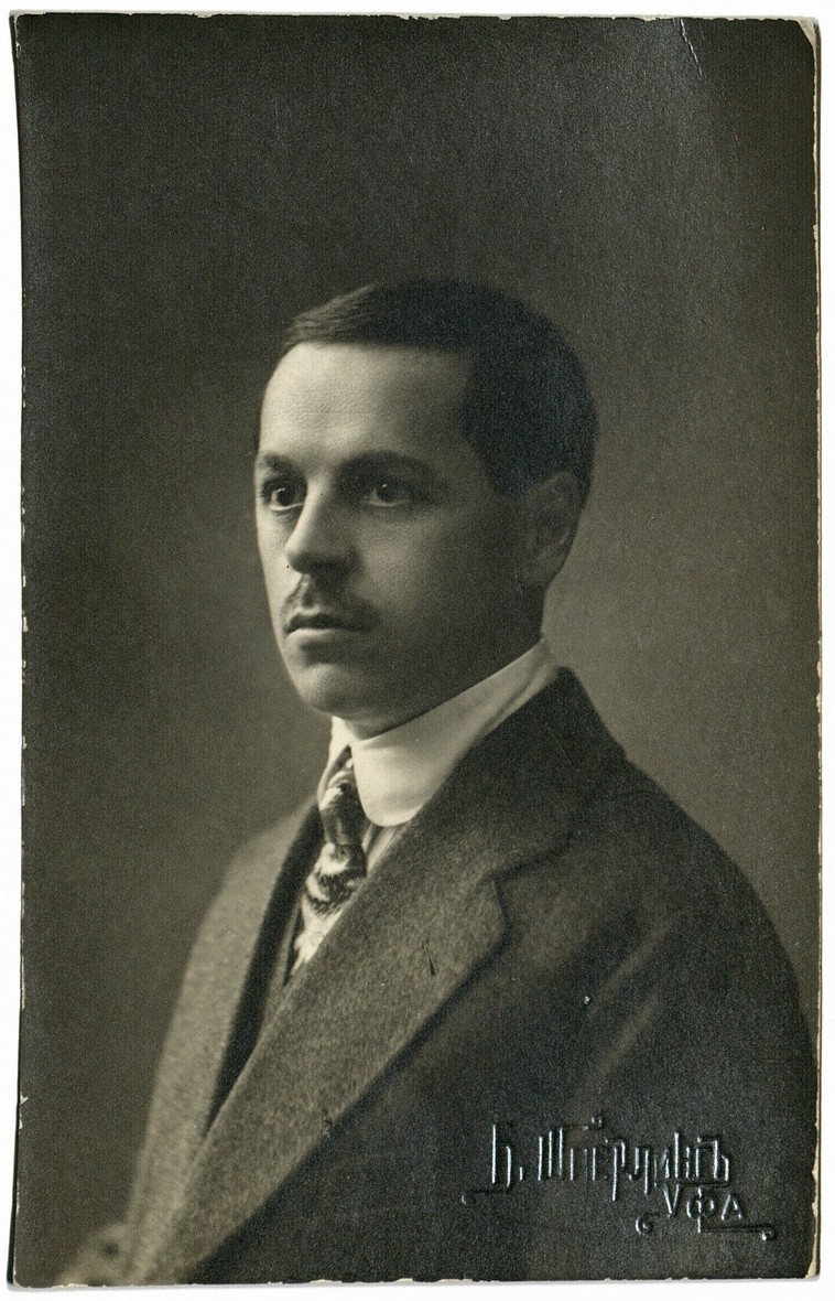 Портрет Ахмедгарея Хасани