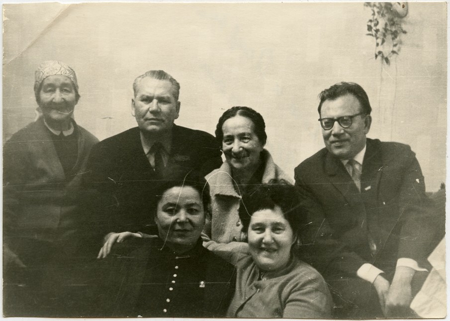 Гази Кашшаф с женой Асией и Аминой Джалиловой