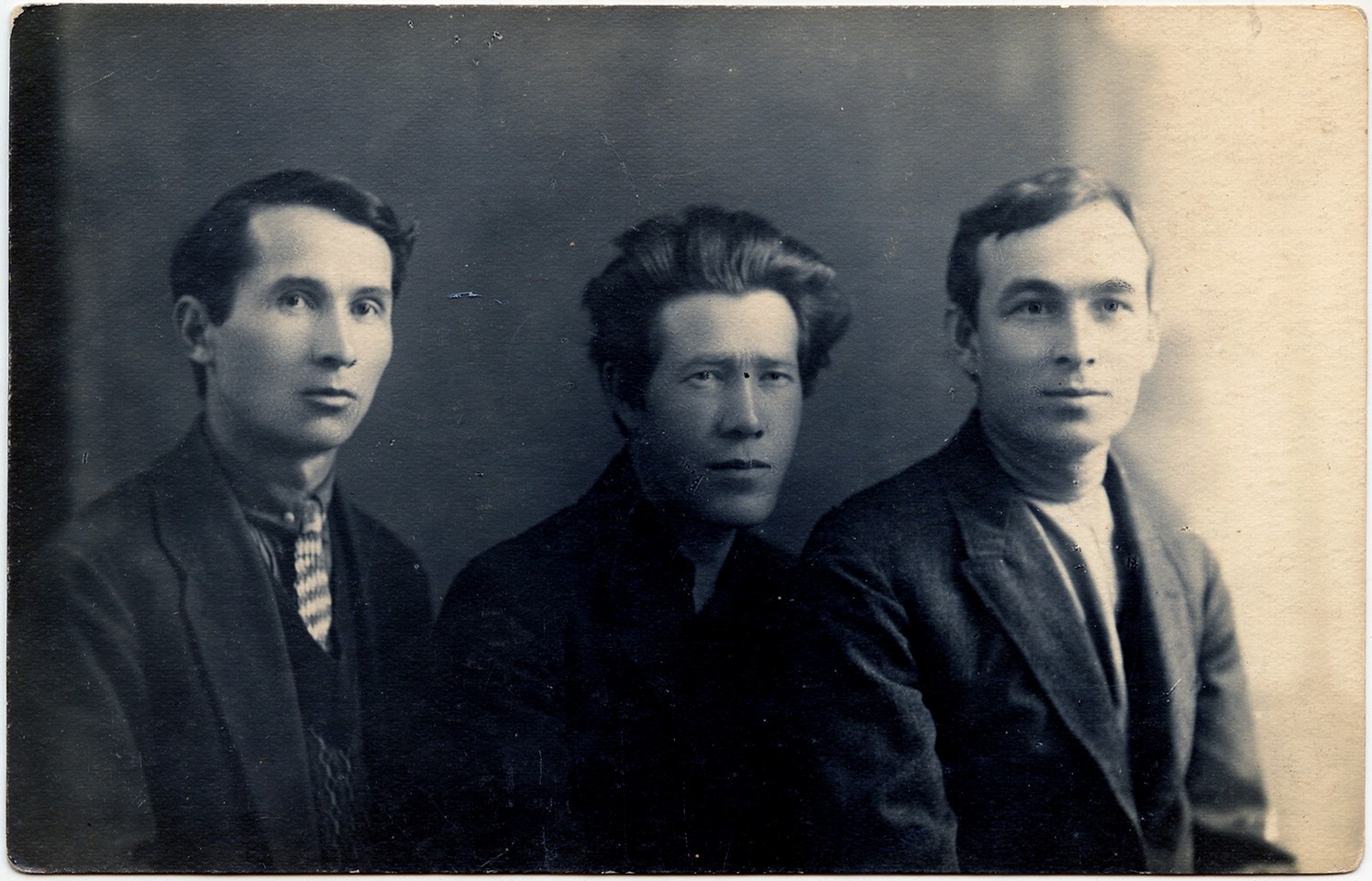 Татарские писатели Тухват Ченекай, Хасан Туфан и Сайфи Кудаш