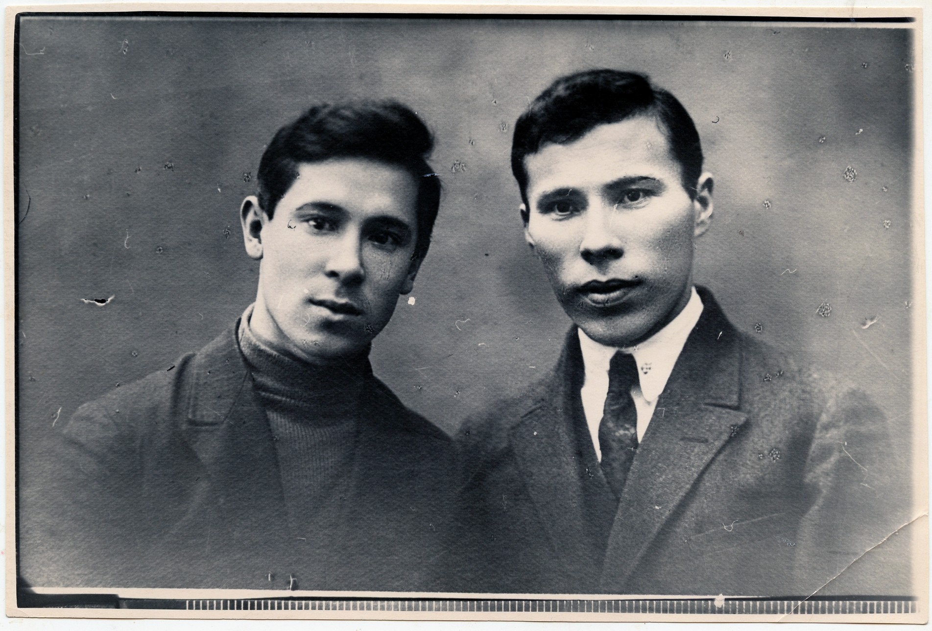 Поэты Муса Джалиль и Ахмед Ерикеев