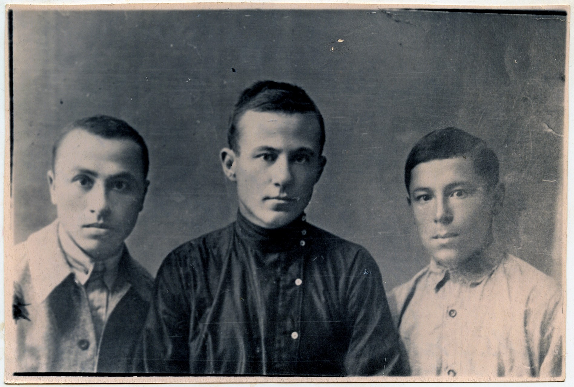 Муса Джалиль среди друзей по комсомольской работе