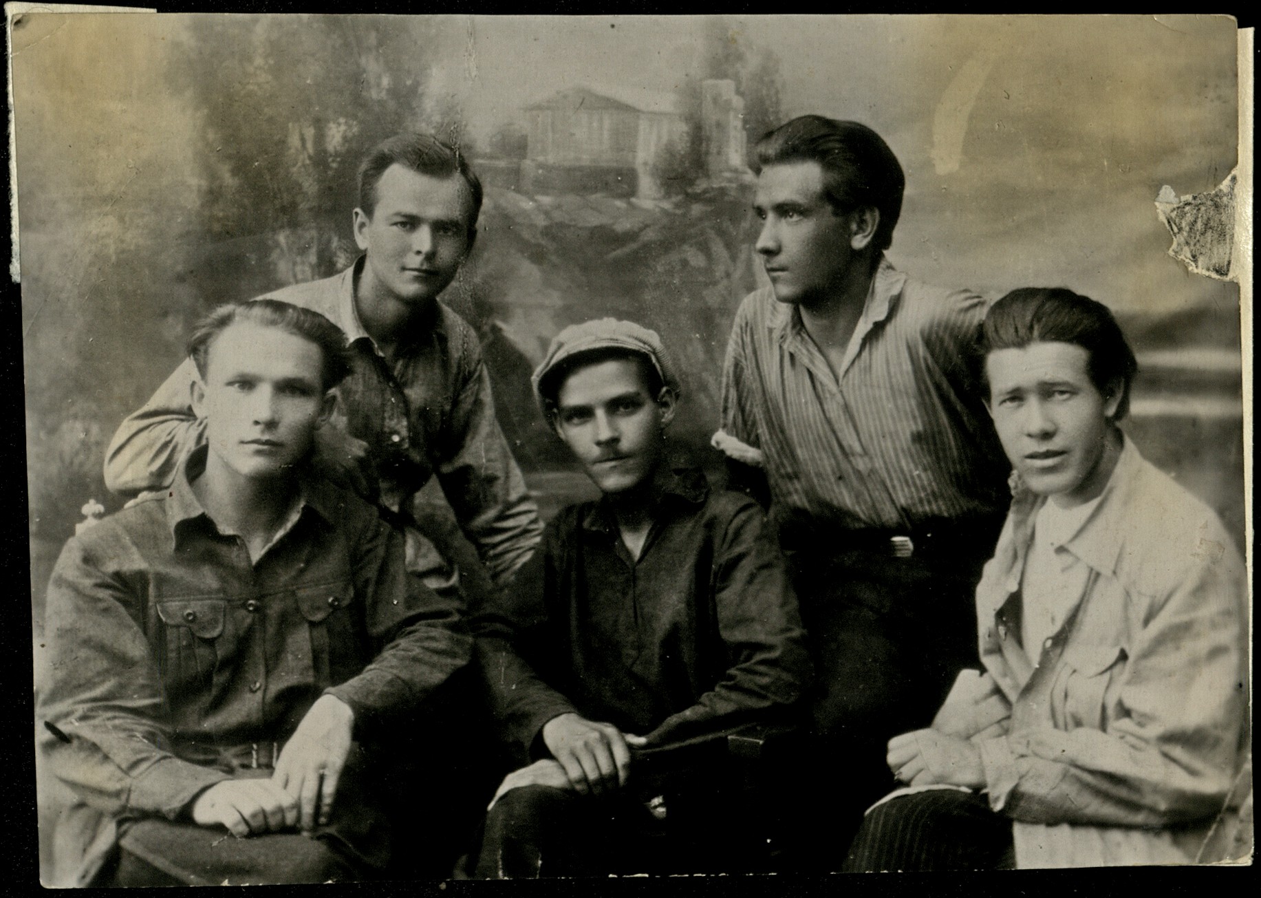 Писатели Адель Кутуй, Хасан Туфан, ???