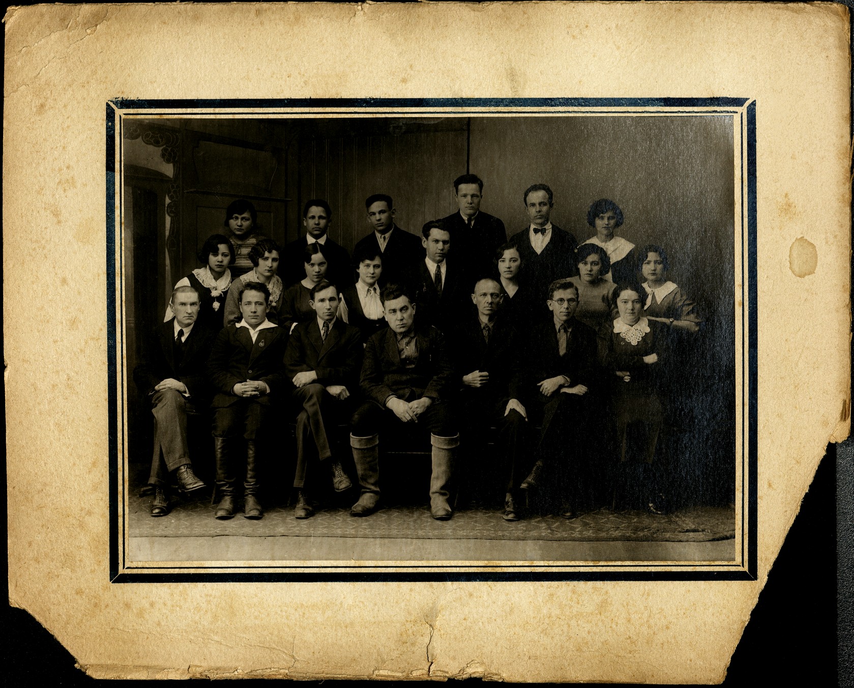 Первый выпуск техников-технологов скорняжной промышленности