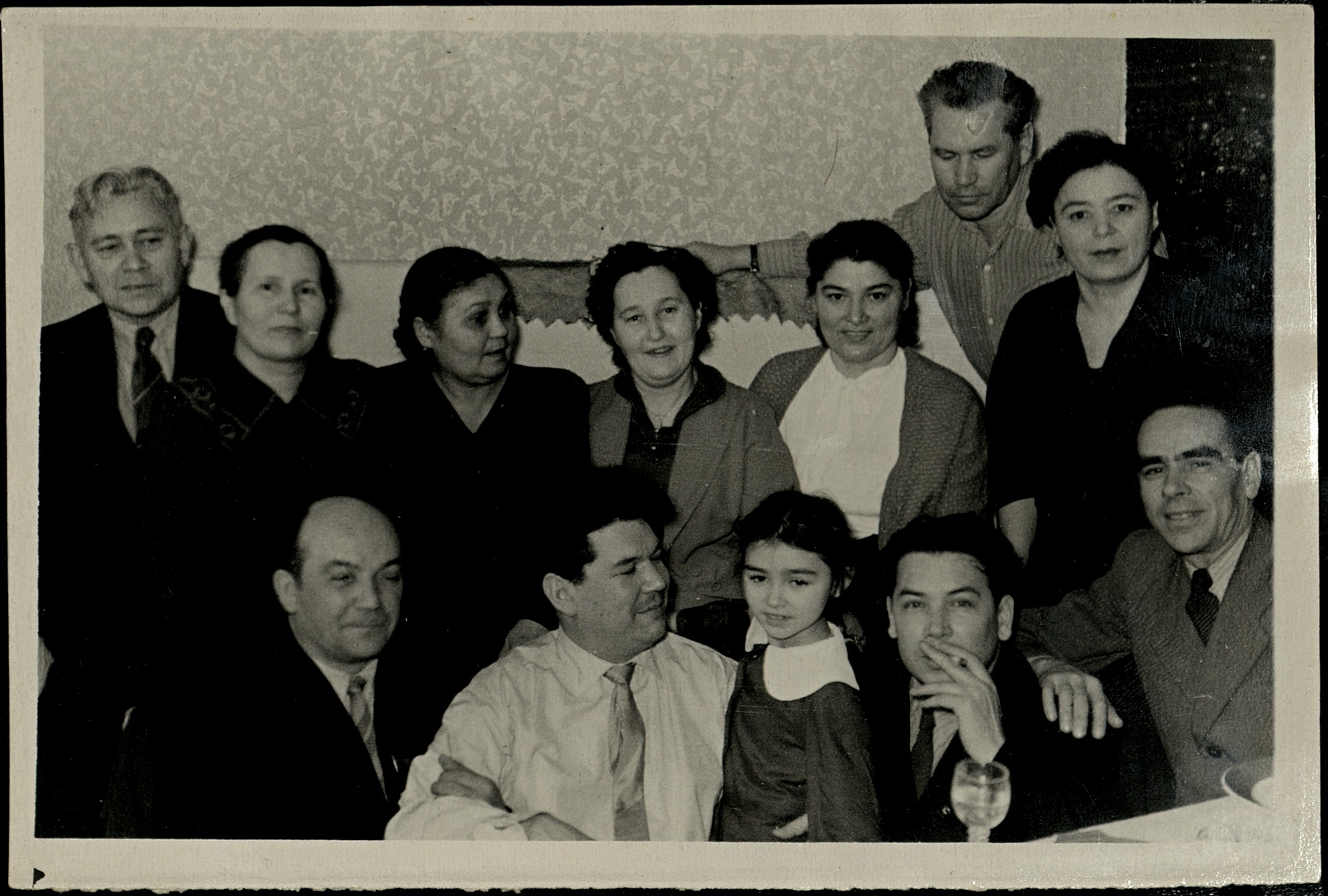 Группа татарских писателей с семьями