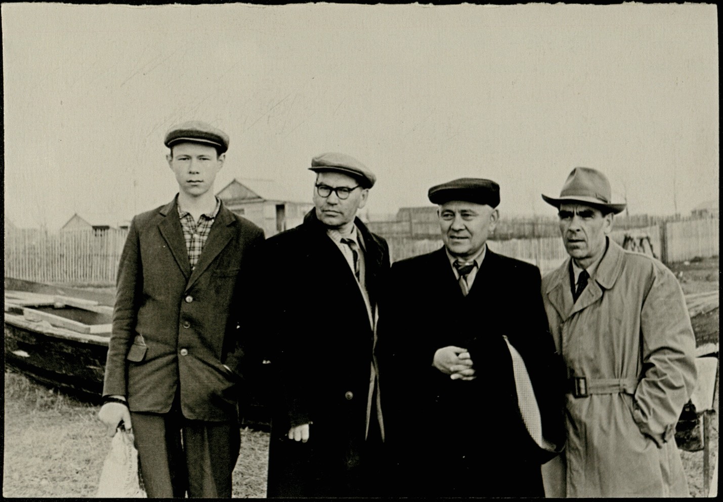 Гази Кашшаф, Мирсай Амир и Ахмет Исхак