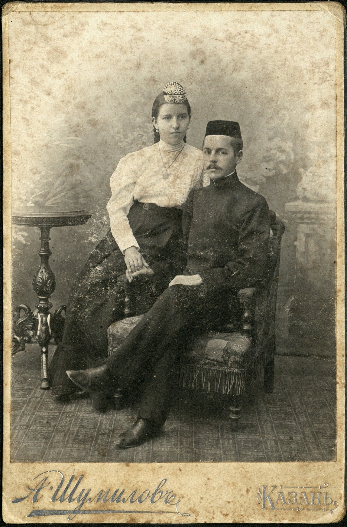 Молодая семья Ахмедгарей и Зайнаб Хасани