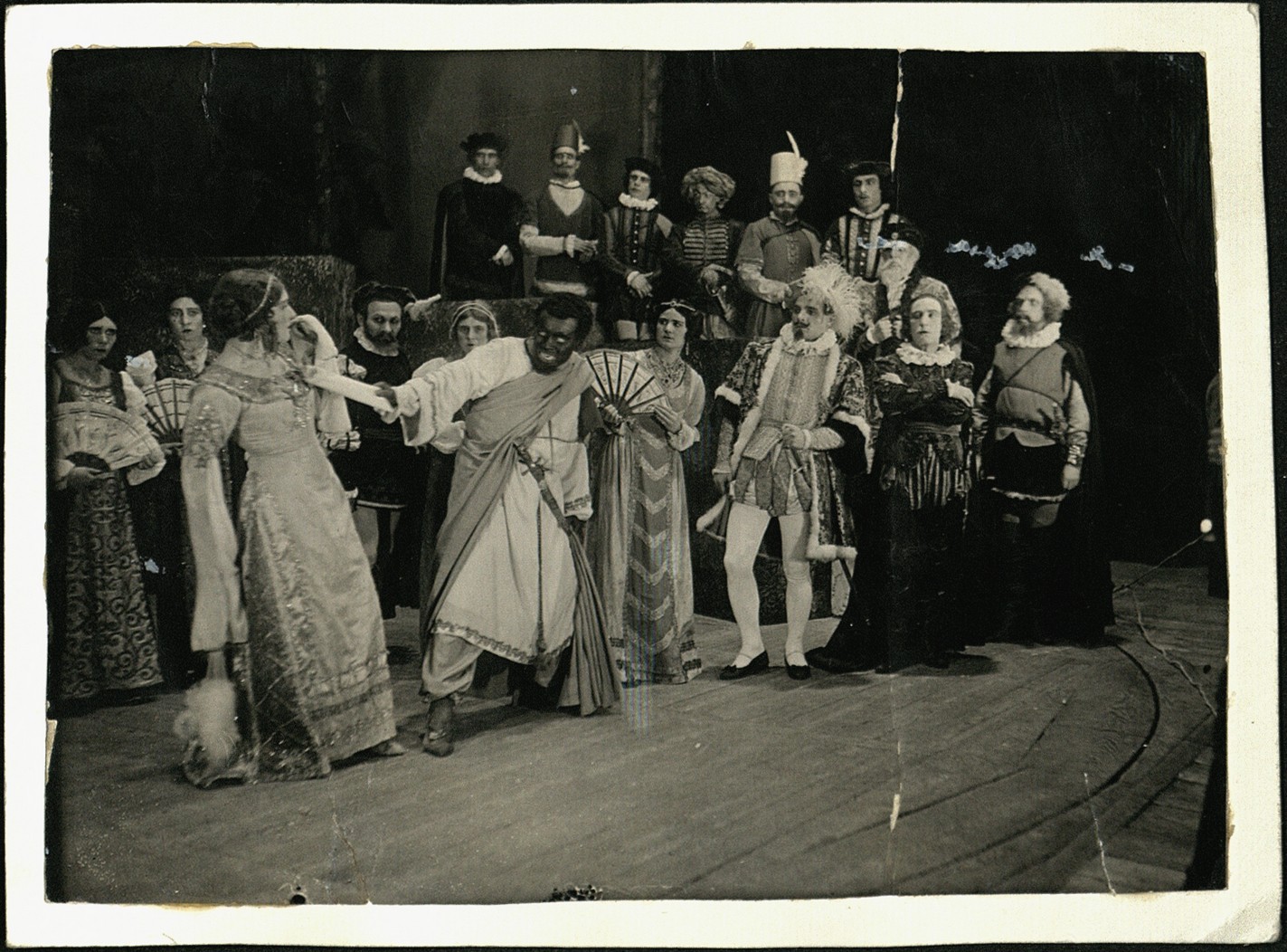 Сцена из спектакля "Отелло"