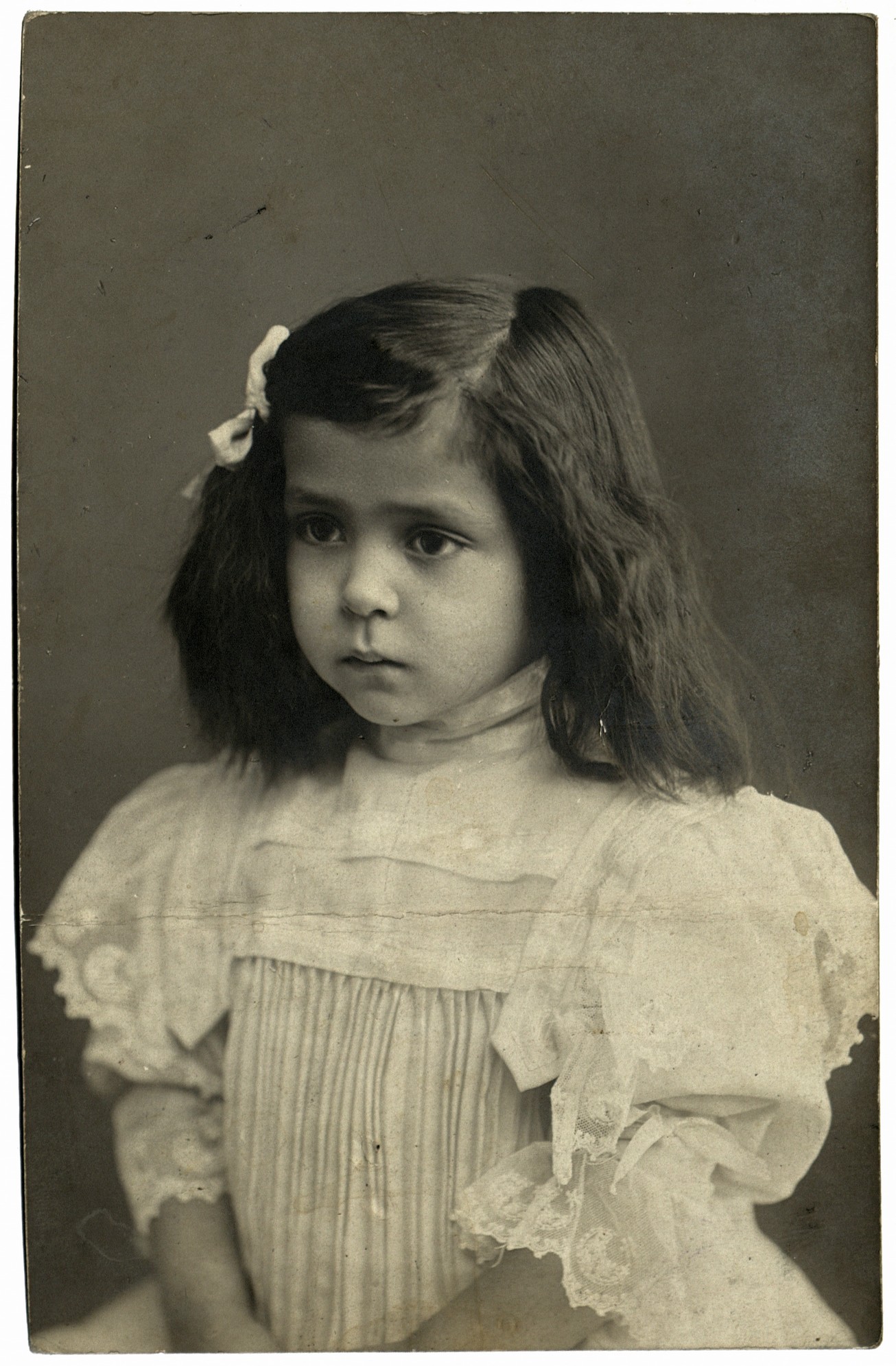 Портрет Амины Хасания