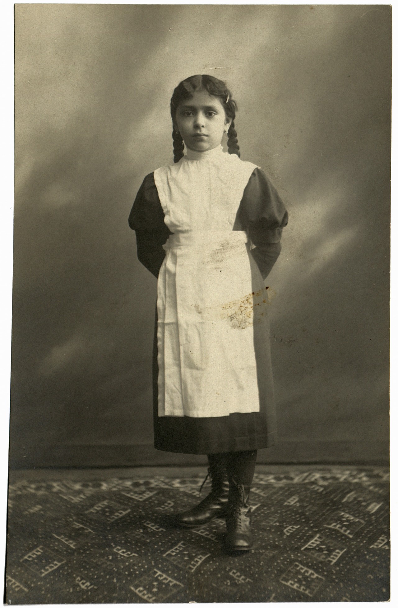 Школьная фотография Амины Хасановой