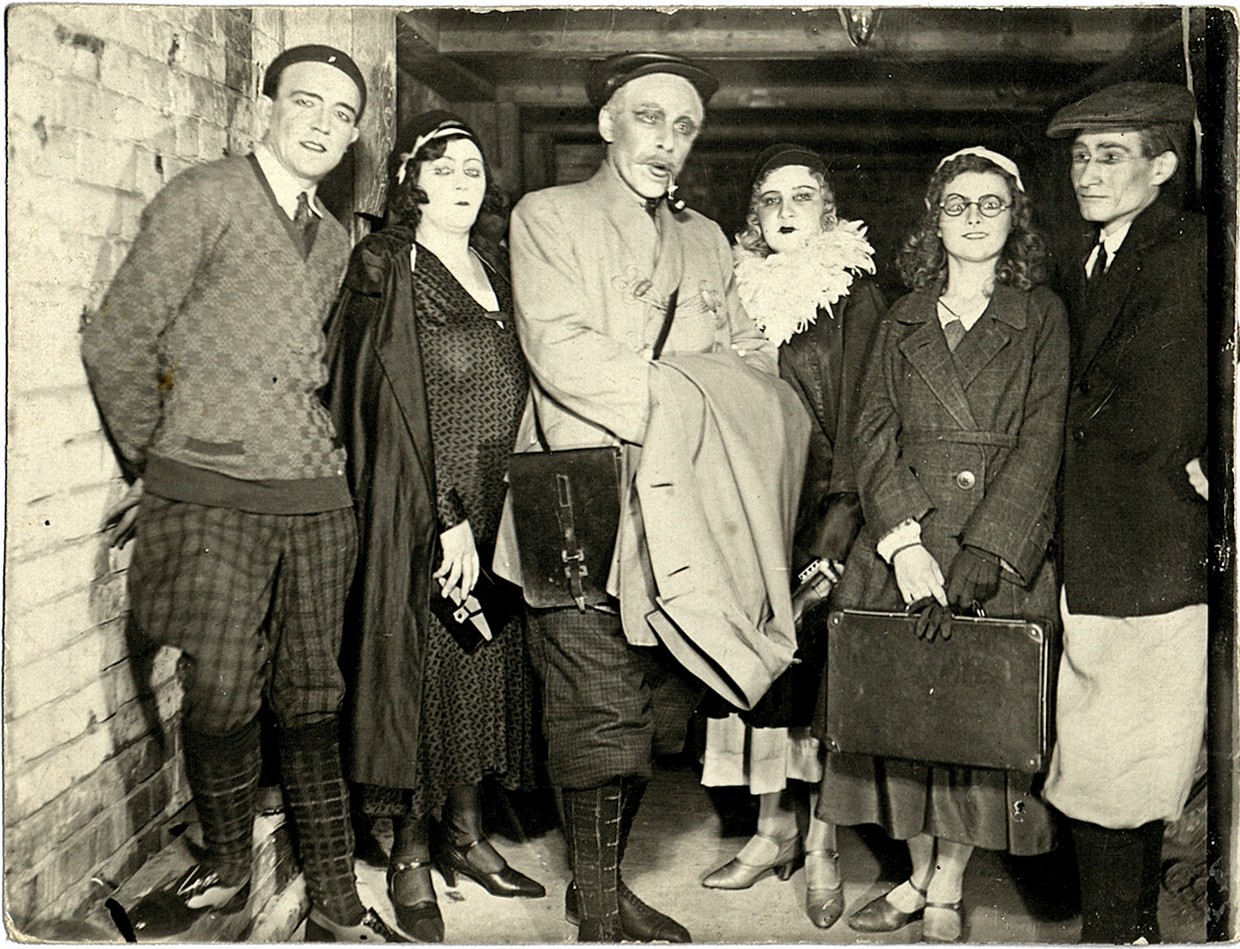 Гай Тагиров с актерами татарского театра 