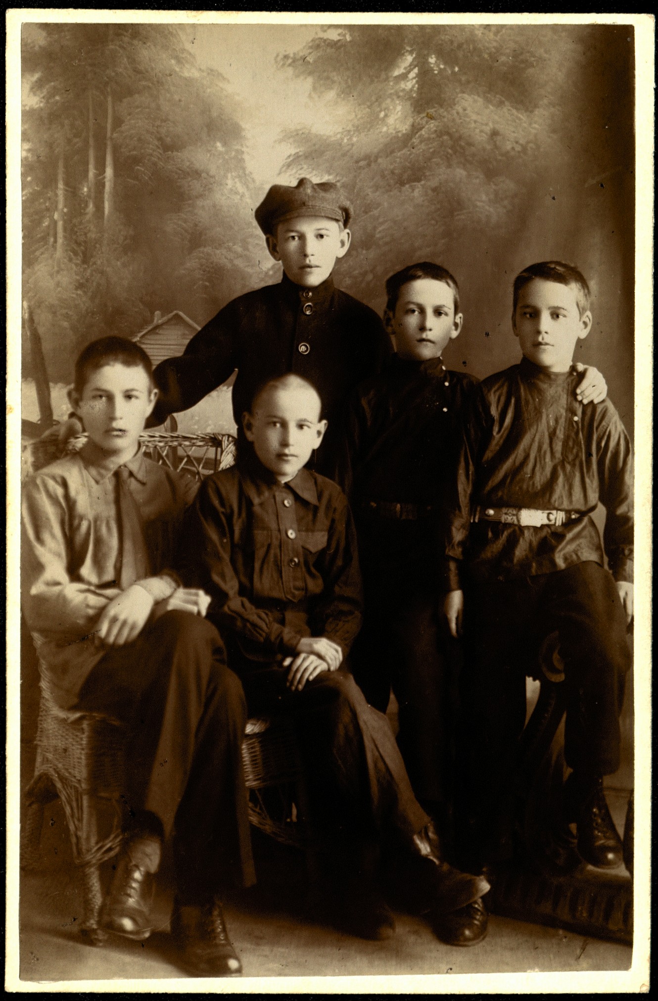 Рафкат и Чингиз Хасановы с друзьями