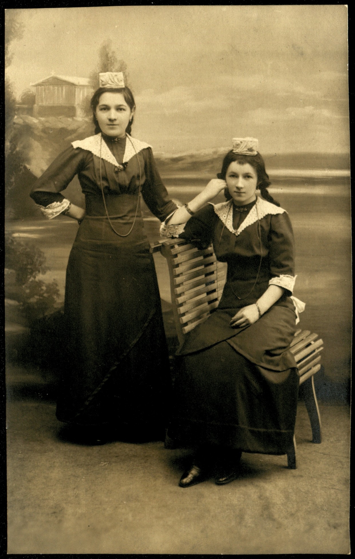 Рокия Мухиддинова и Разия Хусаинова