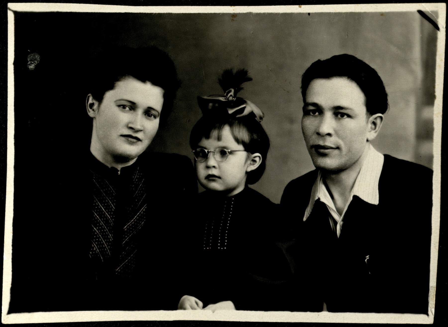 Семен, Екатерина и их дочь Ирина Кагуикины