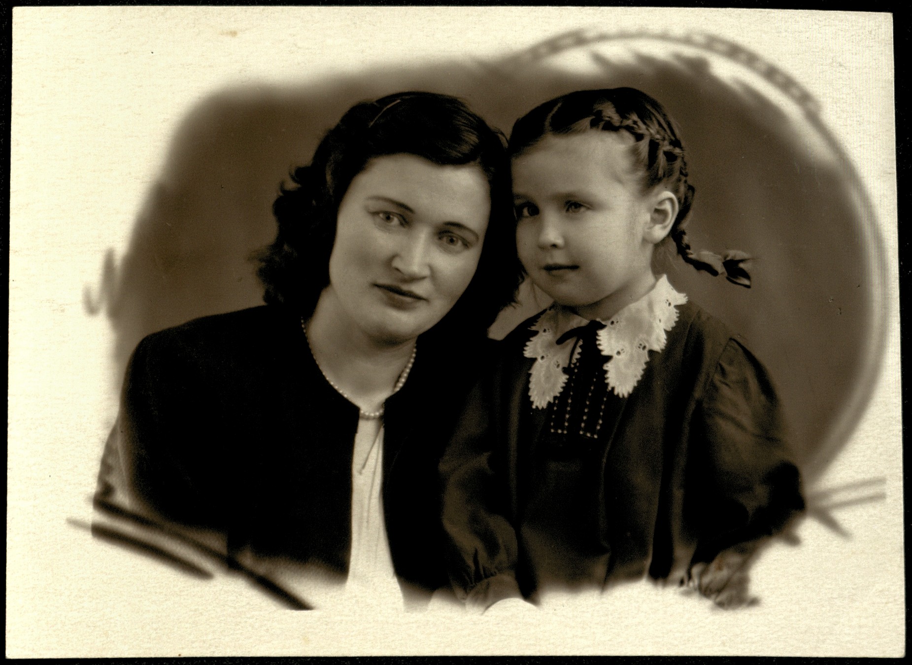 Екатерина Кагуикина со своей дочерью Ириной