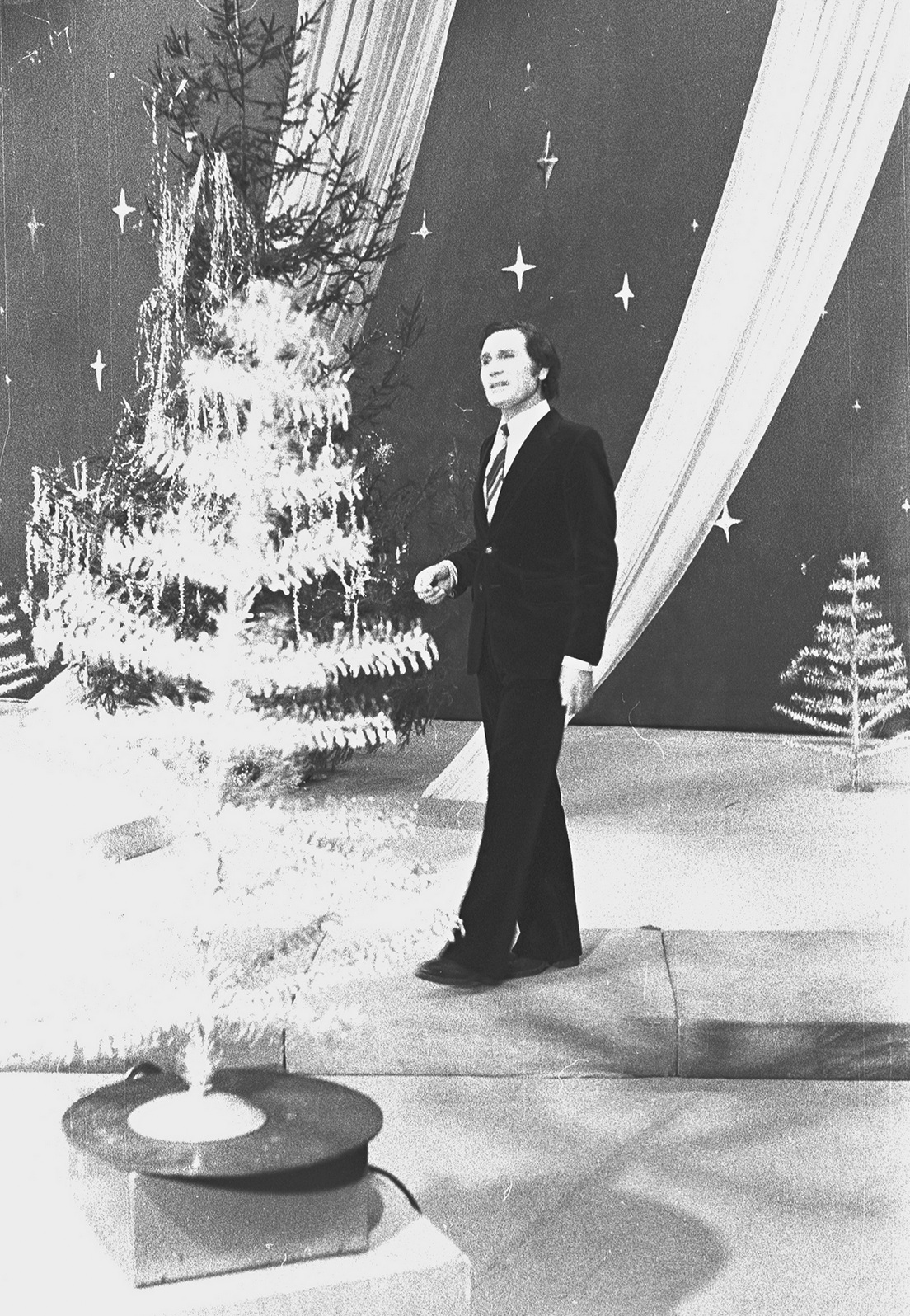 Певец Ильгам Шакиров выступает на татарском телевидении