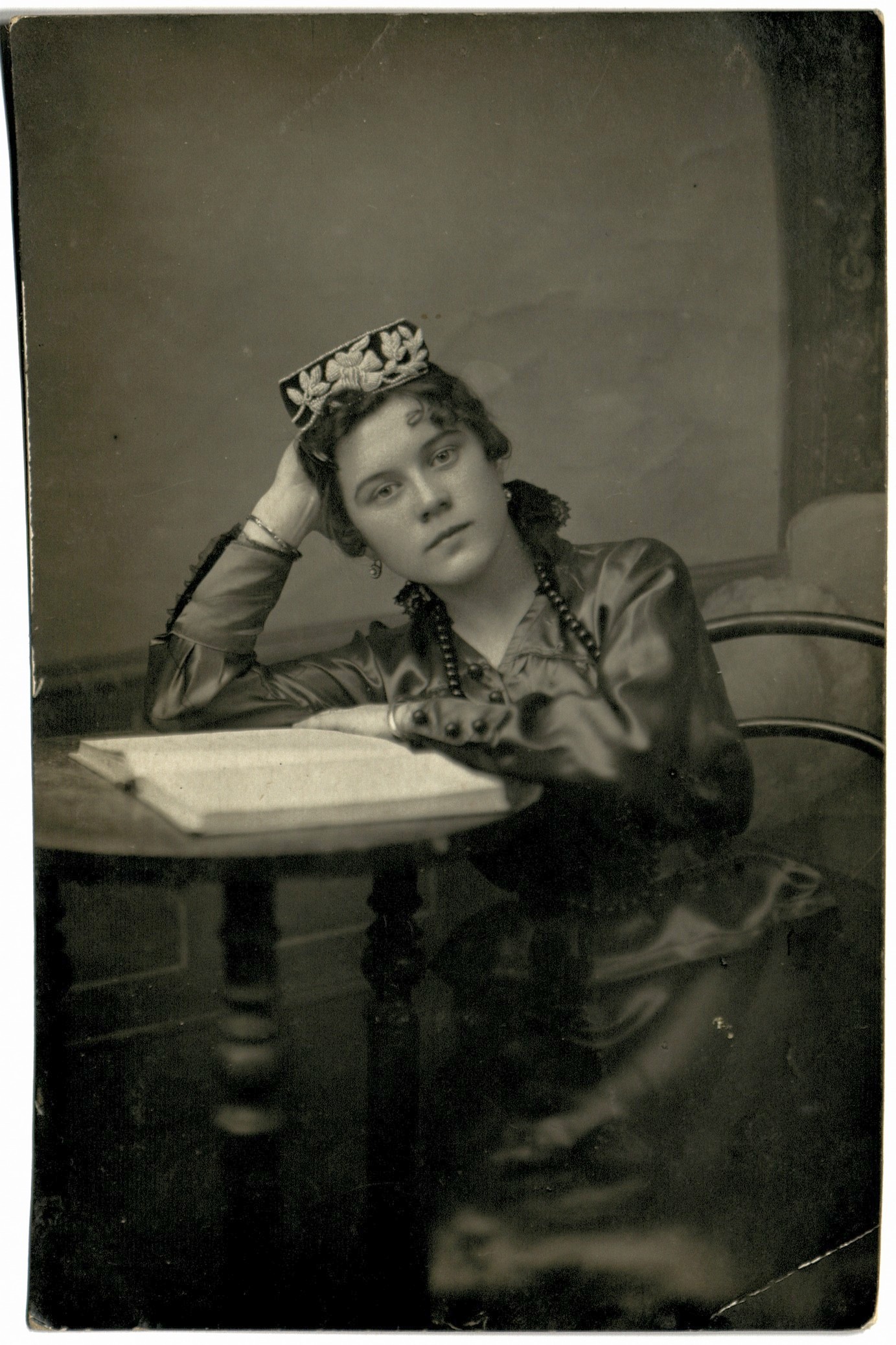 Портрет неизвестной девушки