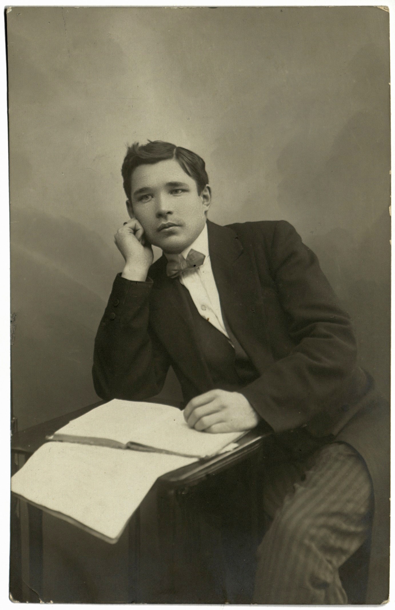 Портрет молодого человека