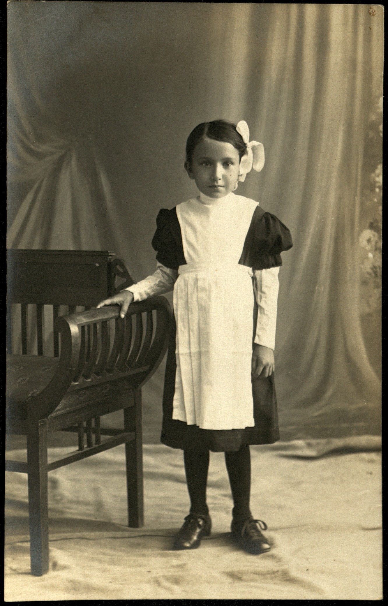 Портрет гимназистки