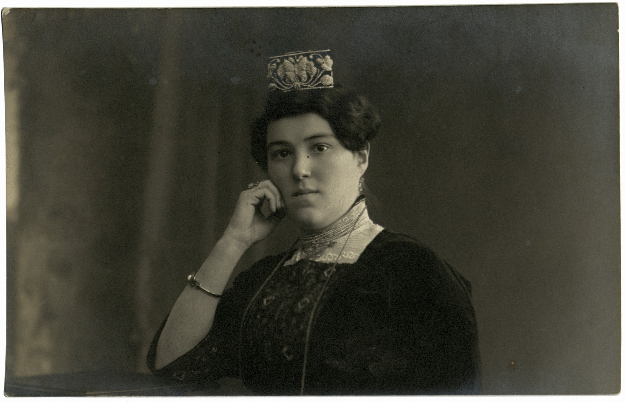 Портрет молодой женщины