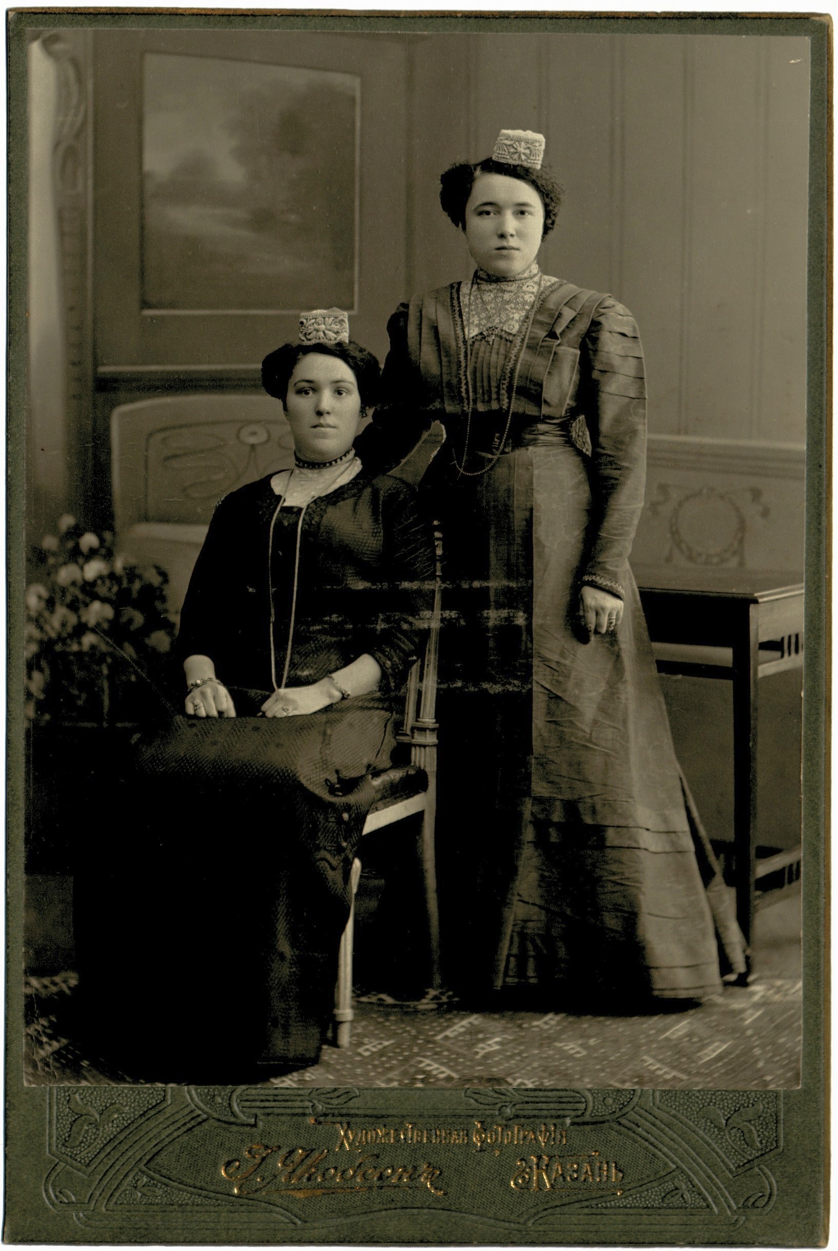 Портрет молодых девушек