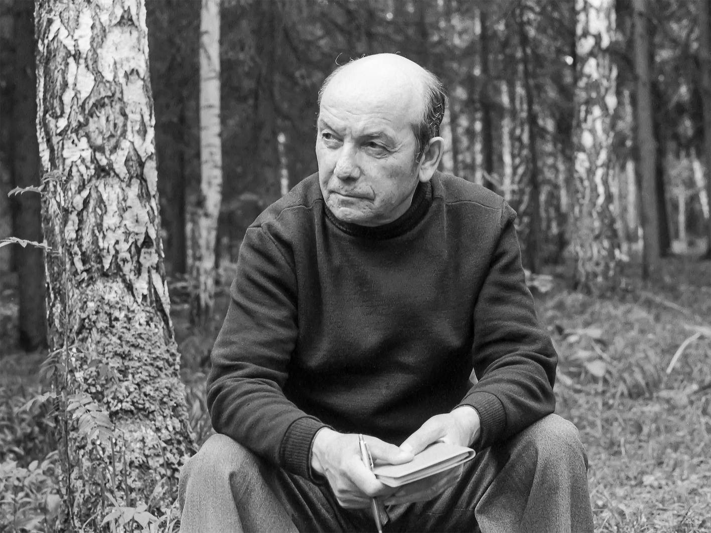 Татарский писатель Гумер Баширов в лесу