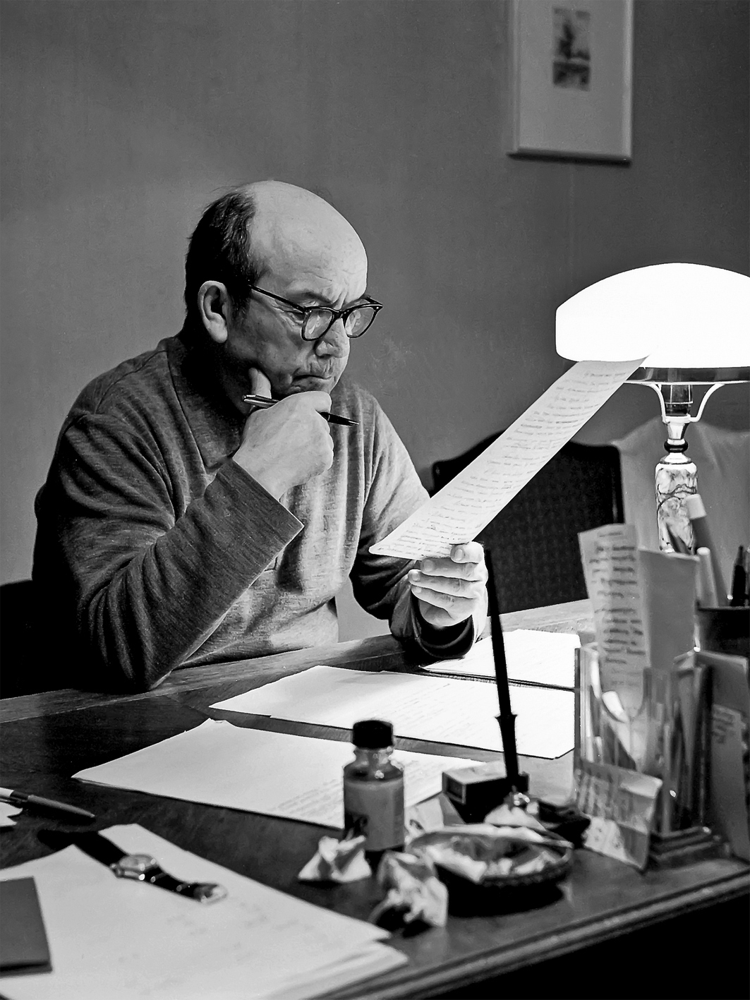 Гумер Баширов за рабочим столом.