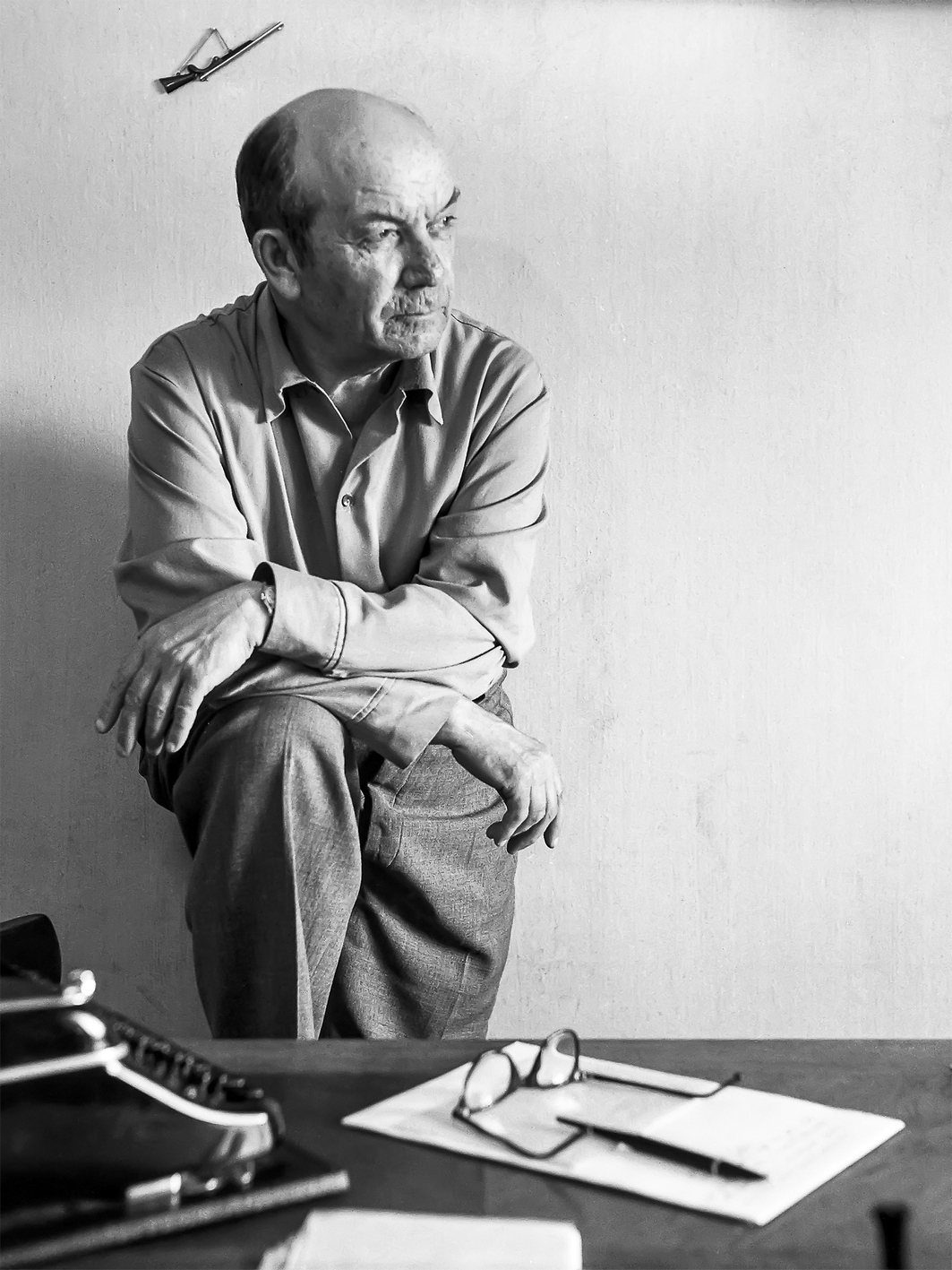 Гумер Баширов в рабочем кабинете