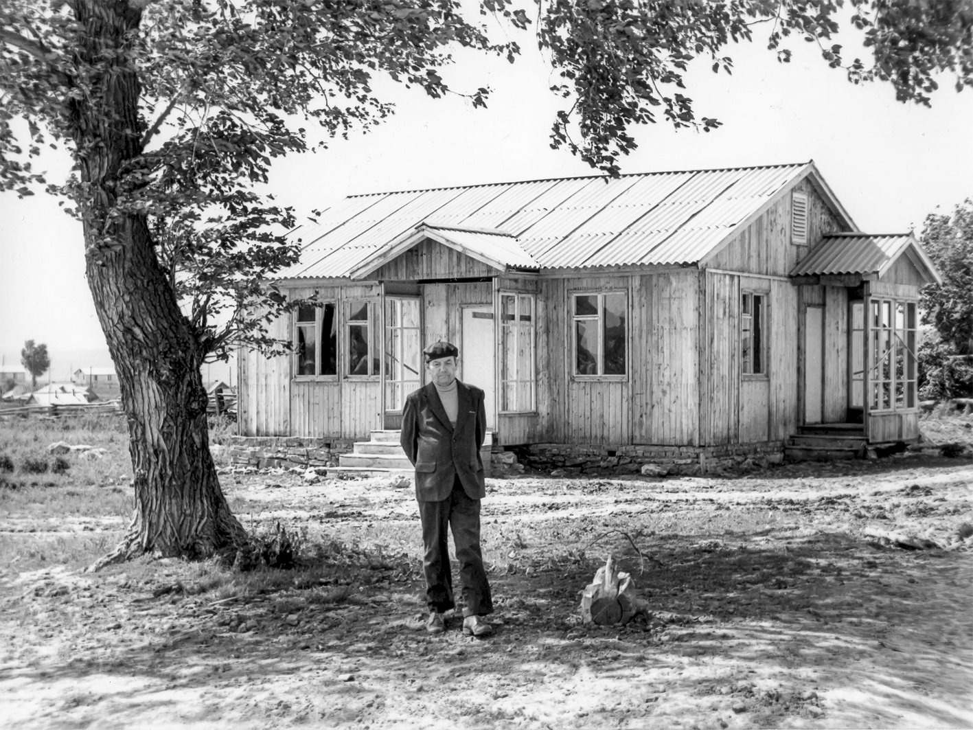 Гумер Баширов на месте родного дома. 