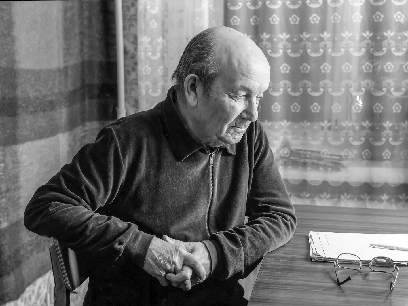 Гумер Баширов за рабочим столом