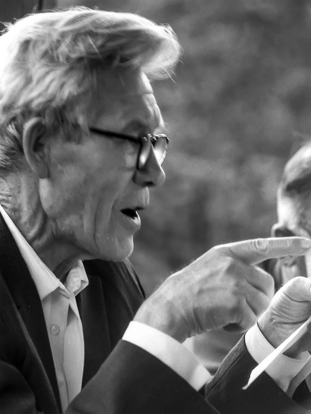 поэт Хасан Туфан читает свое стихотворение