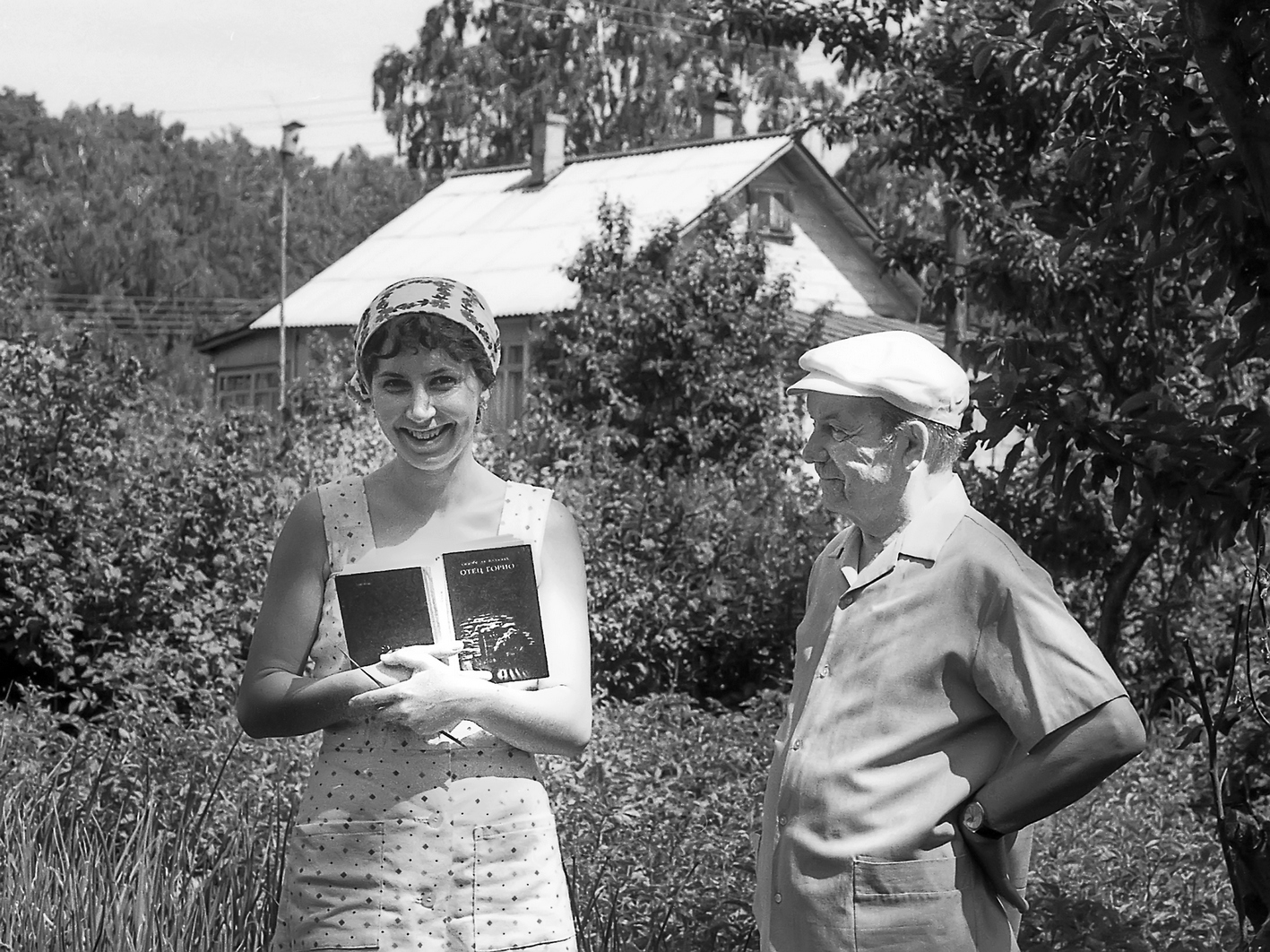 Писатель Гумер Баширов с внучкой Гаухар Хасановой