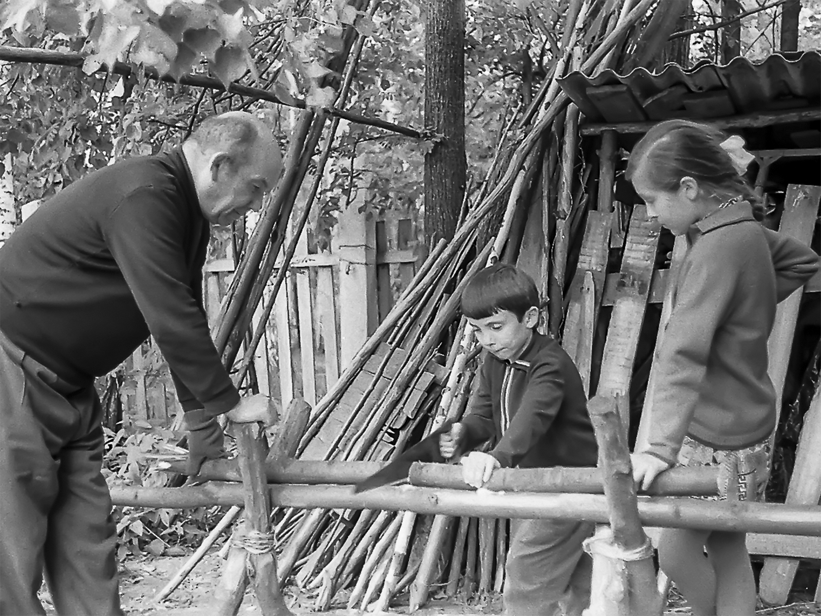 Г.Баширов с внуком Искандером и внучкой Наилей