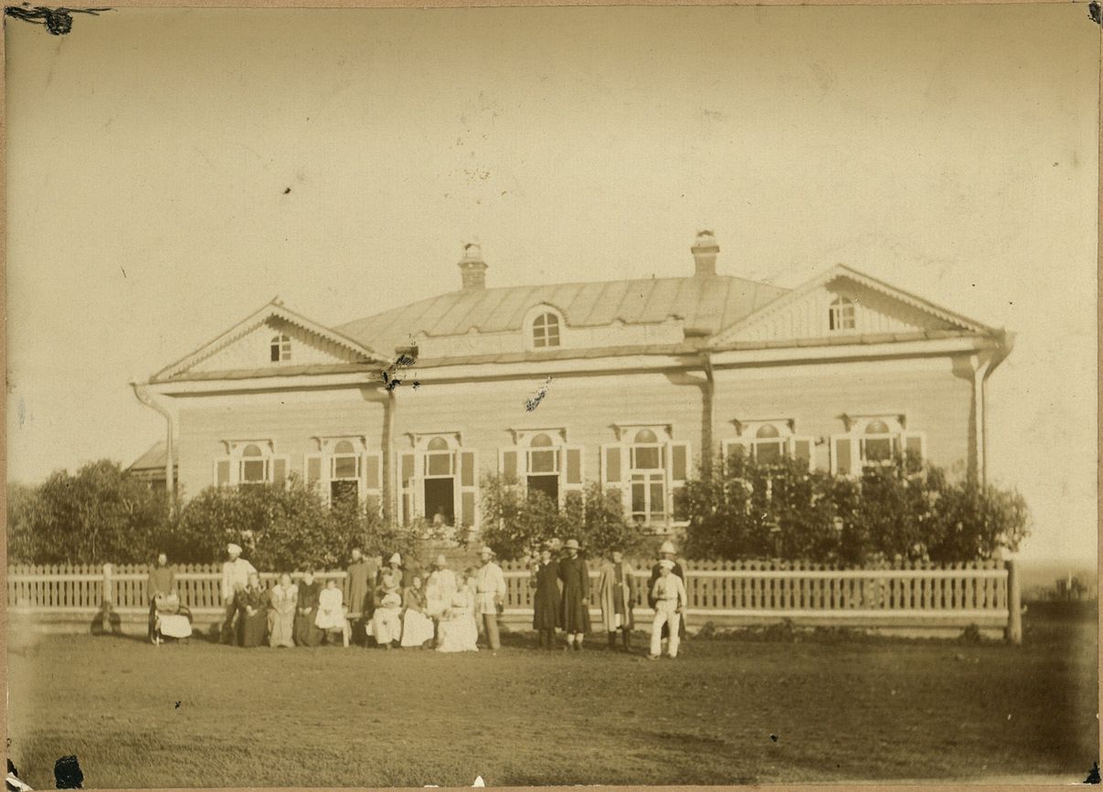 Вид дома семьи Султановых в деревне Мастеева