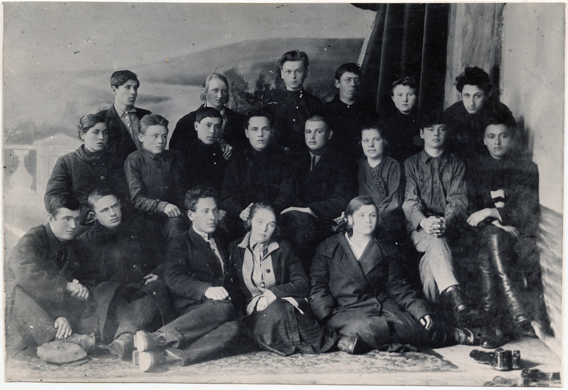 Муса Джалиль среди участников 1-го пленума Оренбургского уездного бюро юных пионеров