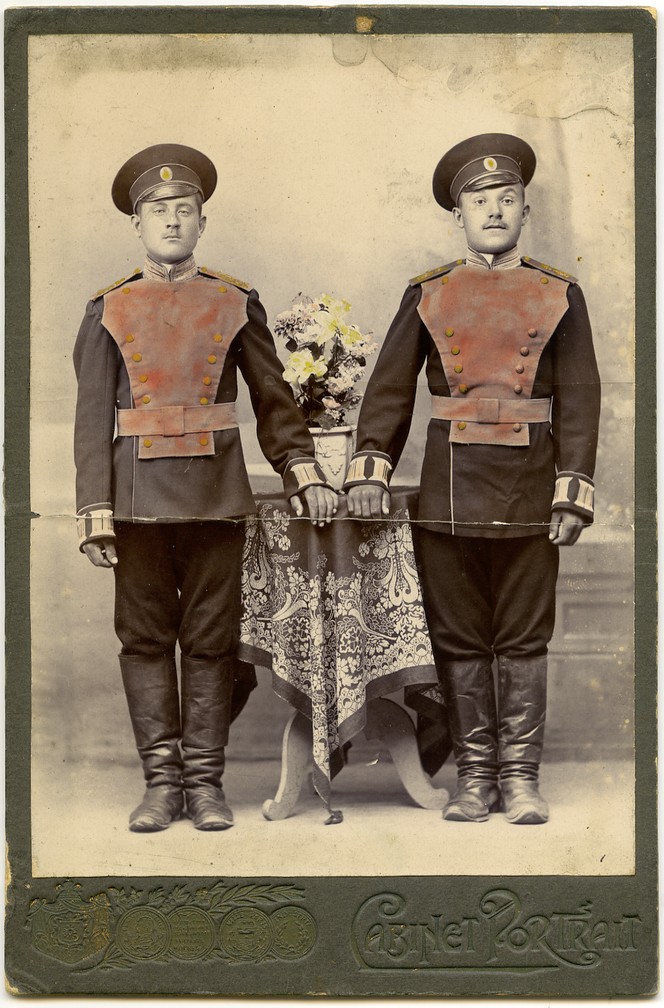 Солдаты Сибирского 1-го стрелкового полка Хайдар и Хамза Башировы