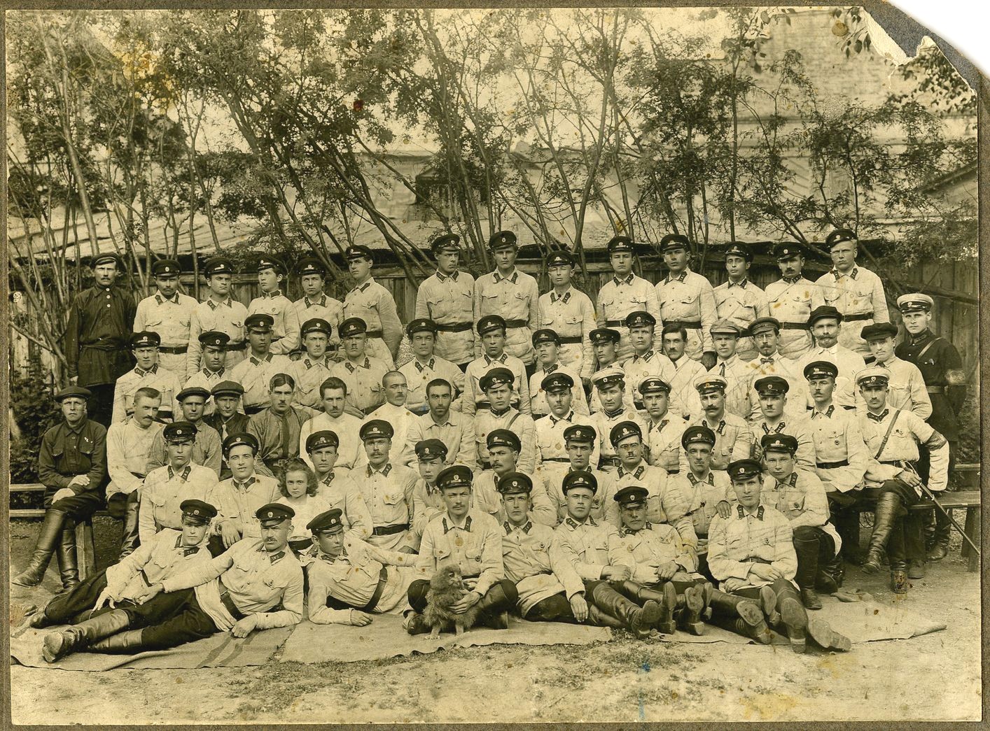 Гумер Баширов с выпускниками школы милкомсостава