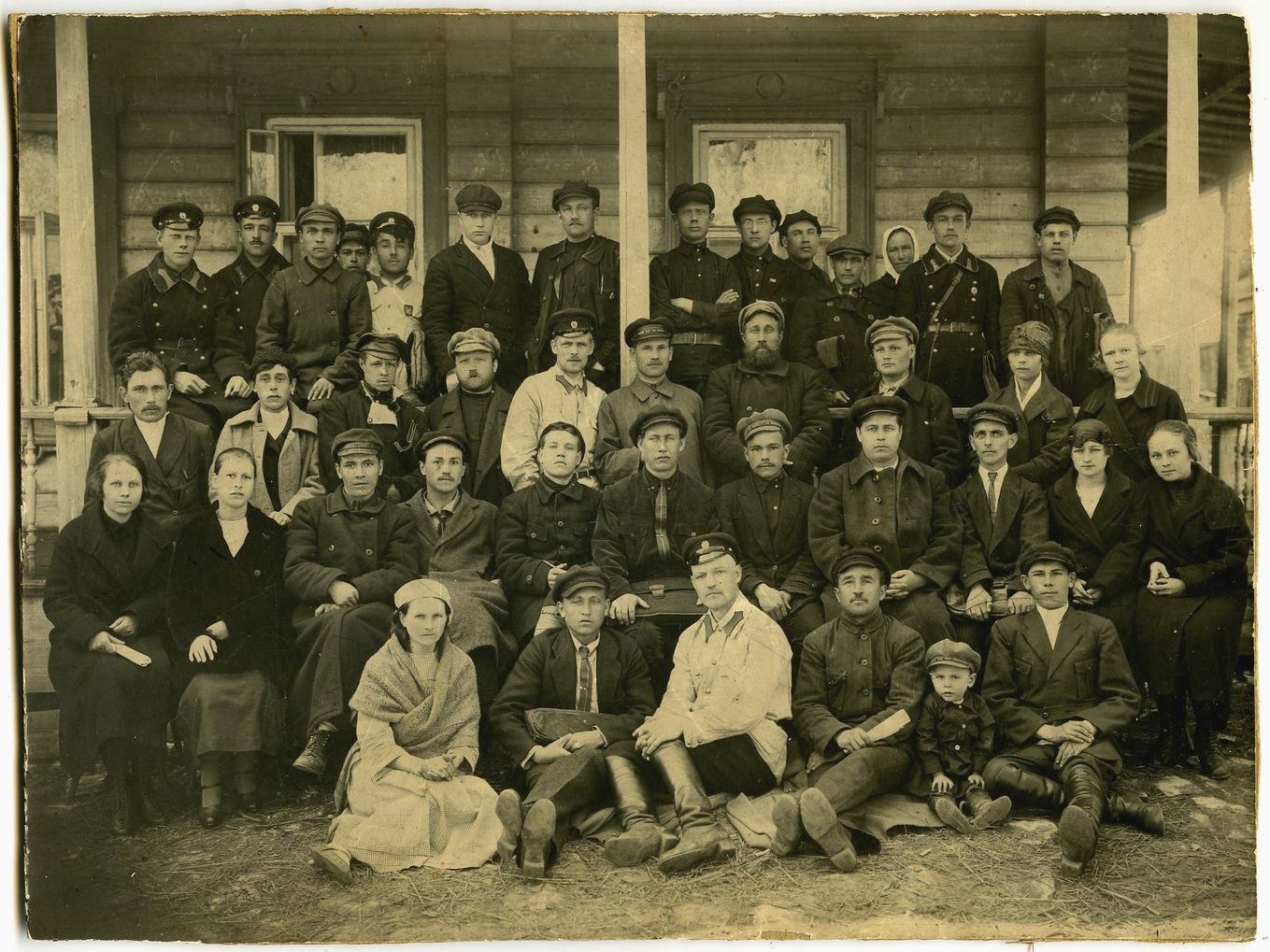 Гумер Баширов среди участников конференции членов союза Советских и торговых служащих Арского кантона